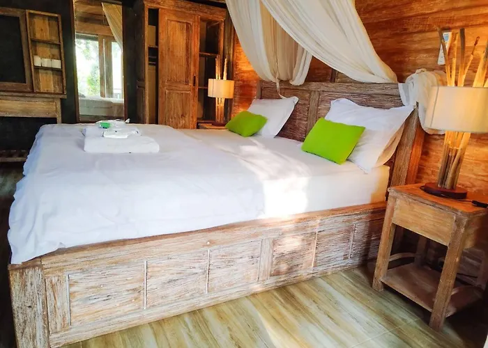 Tangkas Wooden House Villa *