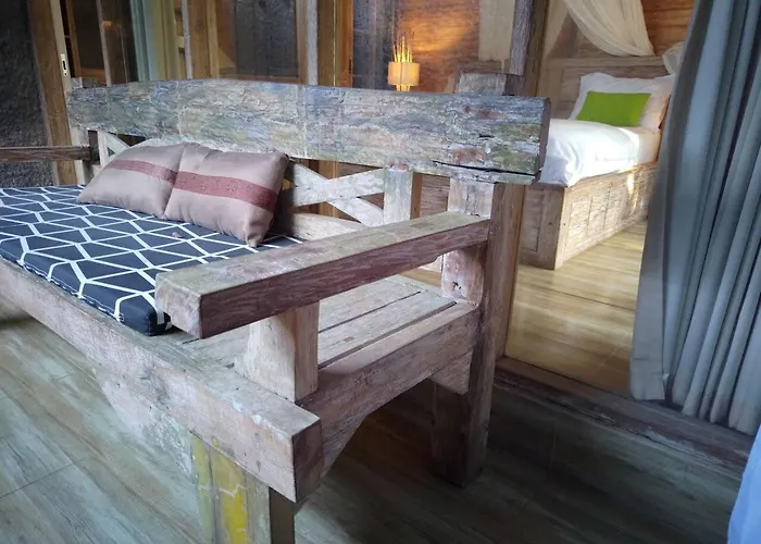 Tangkas Wooden House * Tampaksiring
